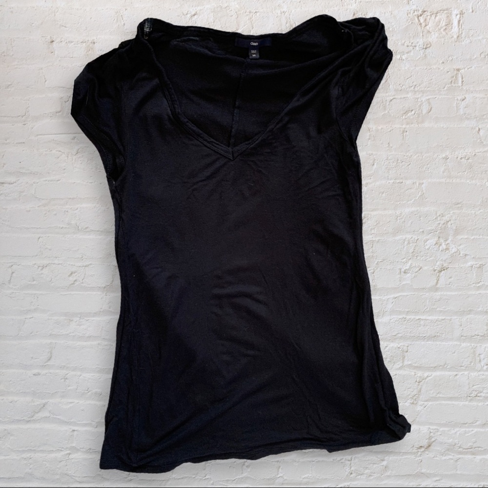 Gap navy blue v neck top